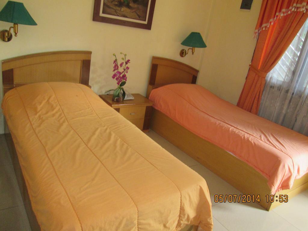 Sapadia Hotel And Cottage Parapat Szoba fotó