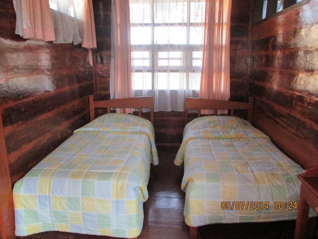 Sapadia Hotel And Cottage Parapat Szoba fotó