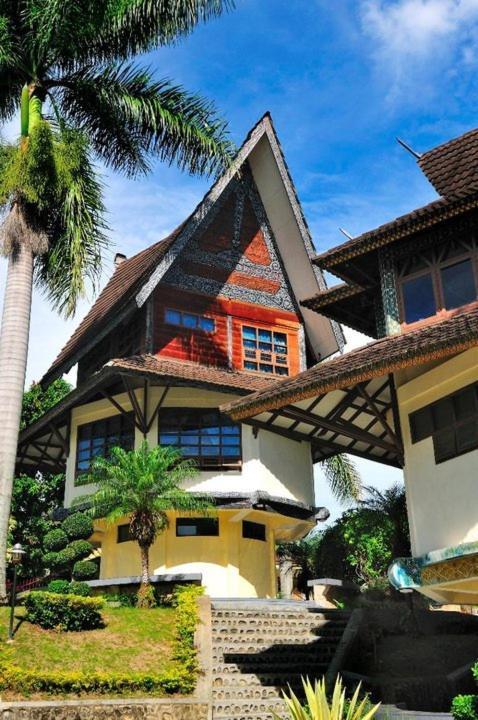 Sapadia Hotel And Cottage Parapat Kültér fotó