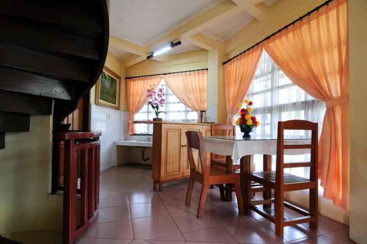 Sapadia Hotel And Cottage Parapat Kültér fotó